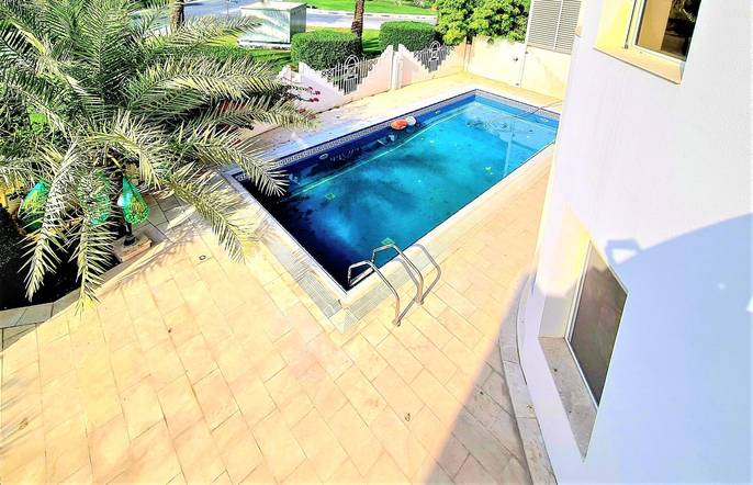 Villa With a Private Pool for Rent in West Bay Lagoon